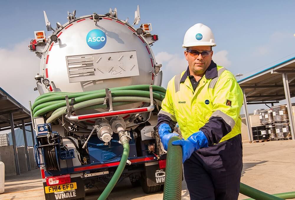 Onshore tank cleaning